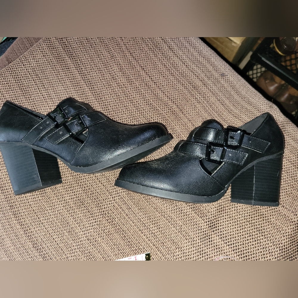 Black Leather Heels with Chunky Stacked Heel
